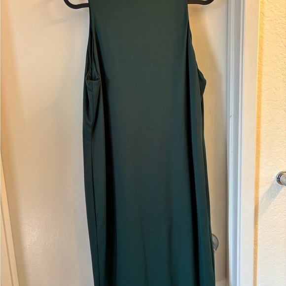 Elegant Green Sleeveless Dress - Picture 4 of 4